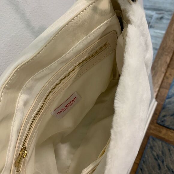 Isaac Mizrahi White Faux Fur Shoulder Bag with Gold Details - Picture 12 of 13